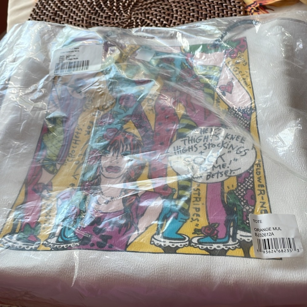 Betsy Johnson NWT Colorful Graphic Tote Bag - Picture 10 of 10
